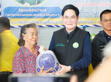 ลงพื้นที่ติดตามการดำเนินงานกลุ่มวิสาหกิจชุมชนผู้เลี้ยงปูขาวปลอดภัยลุ่มน้ำปากพนัง ณ หมู่ที่ 4 ต.เกาะเพชร อ.หัวไทร จ.นครศรีธรรมราช โดยนายชวกิจจ์ สุวรรณคีรี รองผู้ว่าราชการจังหวัดนครศรีธรรมราช กล่าวต้อนรับพร้อมนายวิศิษฐ์ ศรีสุวรรณ์ อธิบดีกรมส่งเสริมสหกรณ์นา ... พารามิเตอร์รูปภาพ 16